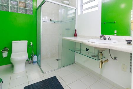 Banheiro de kitnet/studio para alugar com 1 quarto, 25m² em Itaim Bibi, São Paulo