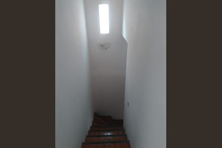 Escada de casa para alugar com 2 quartos, 100m² em Rocha, São Gonçalo