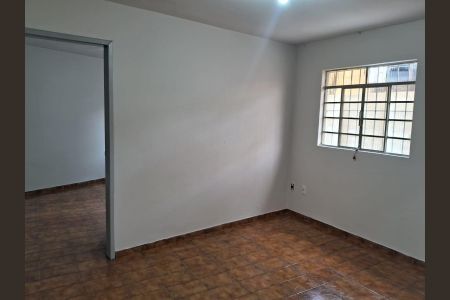 Casa para alugar com 2 quartos, 325m² em Jardim Cláudia, São Paulo