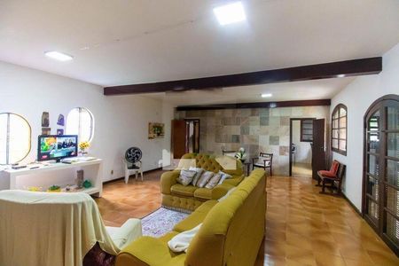 Casa à venda com 4 quartos, 290m² em Itaipu, Niterói