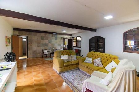 Casa à venda com 4 quartos, 290m² em Itaipu, Niterói