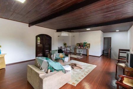 Casa à venda com 4 quartos, 290m² em Itaipu, Niterói