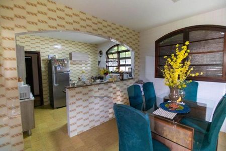 Casa à venda com 4 quartos, 290m² em Itaipu, Niterói