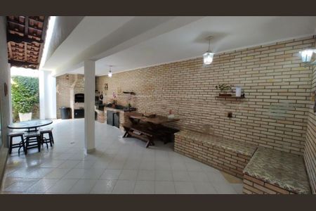 Casa à venda com 3 quartos, 206m² em Interlagos, São Paulo