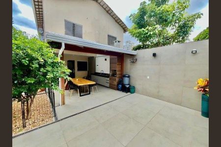 Casa à venda com 3 quartos, 180m² em Rio Branco, Belo Horizonte