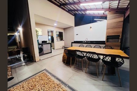 Casa à venda com 3 quartos, 180m² em Rio Branco, Belo Horizonte