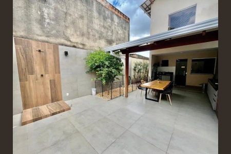 Casa à venda com 3 quartos, 180m² em Rio Branco, Belo Horizonte