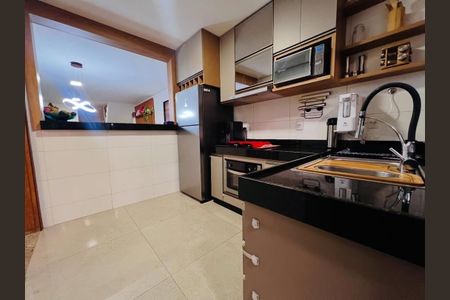 Casa à venda com 3 quartos, 180m² em Rio Branco, Belo Horizonte