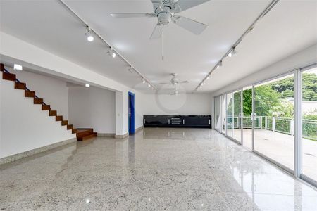 Casa à venda com 4 quartos, 400m² em Jardim Cordeiro, São Paulo
