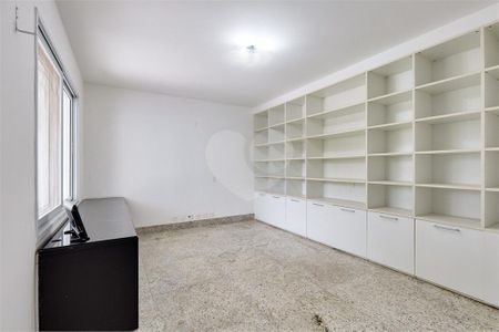 Casa à venda com 4 quartos, 400m² em Jardim Cordeiro, São Paulo