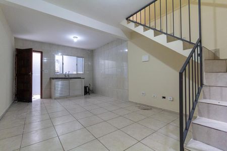 Sala e Cozinha de casa de condomínio à venda com 2 quartos, 60m² em Vila Ré, São Paulo