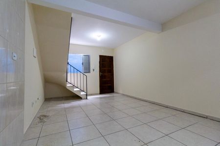 Sala e Cozinha de casa de condomínio à venda com 2 quartos, 60m² em Vila Ré, São Paulo