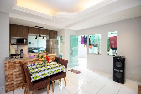 Sala de casa à venda com 3 quartos, 140m² em Sapucaia Ii, Contagem