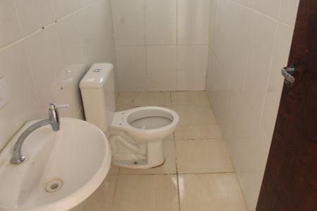 Banheiro de casa de condomínio para alugar com 3 quartos, 77m² em Jardim Nova Coimbra, Cotia