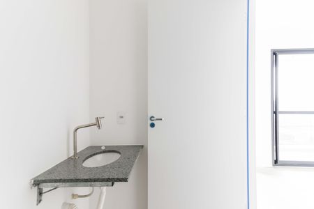 Banheiro de kitnet/studio para alugar com 1 quarto, 27m² em Vila Sonia, São Paulo