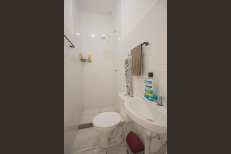 Banheiro de casa de condomínio para alugar com 1 quarto, 30m² em Coelho, São Gonçalo