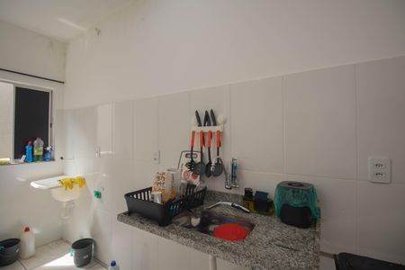 Cozinha e Área de Serviço de casa de condomínio para alugar com 1 quarto, 30m² em Coelho, São Gonçalo