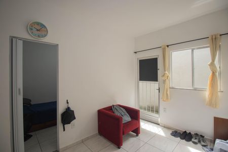 Sala de casa de condomínio para alugar com 1 quarto, 30m² em Coelho, São Gonçalo