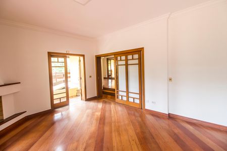 Sala de casa de condomínio à venda com 6 quartos, 650m² em Tamboré, Santana de Parnaíba