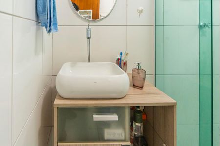 Banheiro de apartamento à venda com 2 quartos, 50m² em Parque Capuava, Santo André