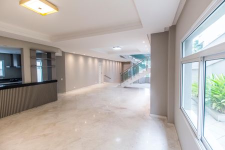 Sala de casa de condomínio à venda com 4 quartos, 471m² em Residencial 18 do Forte, Santana de Parnaíba
