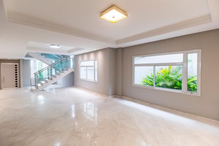 Sala de casa de condomínio à venda com 4 quartos, 471m² em Residencial 18 do Forte, Santana de Parnaíba