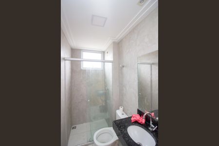 Banheiro da Suíte de apartamento à venda com 2 quartos, 60m² em Alvorada, Contagem