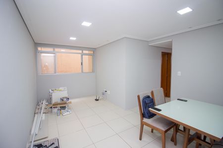 Sala de apartamento à venda com 2 quartos, 60m² em Alvorada, Contagem