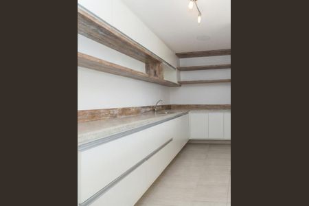 Cozinha de apartamento para alugar com 1 quarto, 38m² em Três Figueiras, Porto Alegre