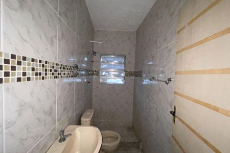 Banheiro de apartamento para alugar com 1 quarto, 55m² em Engenho do Porto, Duque de Caxias