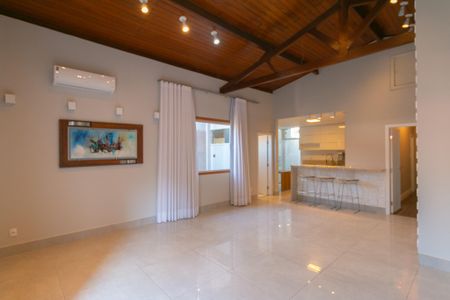 Sala de casa à venda com 3 quartos, 360m² em Serrano, Belo Horizonte
