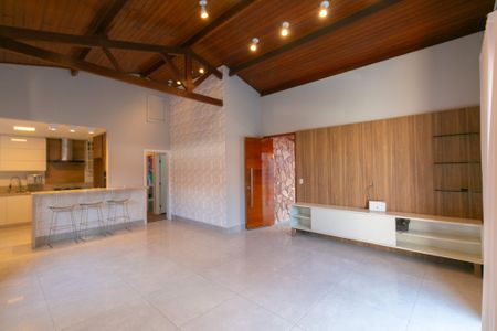 Sala de casa à venda com 3 quartos, 360m² em Serrano, Belo Horizonte