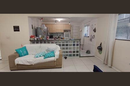 Sala de casa para alugar com 3 quartos, 108m² em Olaria, Rio de Janeiro