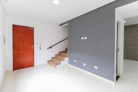 Sala de casa de condomínio à venda com 2 quartos, 68m² em Vila Carmosina, São Paulo