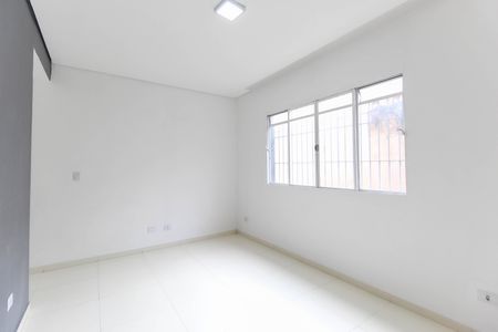 Sala de casa de condomínio à venda com 2 quartos, 68m² em Vila Carmosina, São Paulo