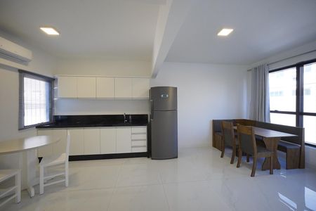 Sala - Cozinha de apartamento para alugar com 1 quarto, 60m² em Centro, Florianópolis