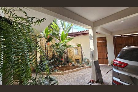 Casa à venda com 3 quartos, 217m² em Vila Picinin, São Paulo