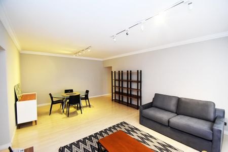 Sala de estar de apartamento para alugar com 3 quartos, 150m² em Cerqueira César, São Paulo