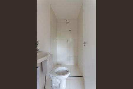 Banheiro de kitnet/studio para alugar com 2 quartos, 18m² em Jardim Jaragua (sao Domingos), São Paulo