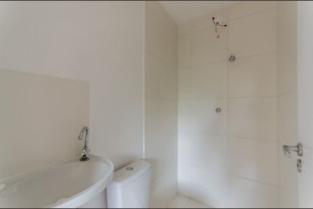 Banheiro de kitnet/studio para alugar com 2 quartos, 18m² em Jardim Jaragua (sao Domingos), São Paulo