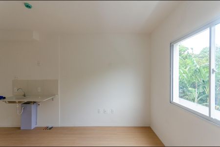 Quarto de kitnet/studio para alugar com 2 quartos, 18m² em Jardim Jaragua (sao Domingos), São Paulo
