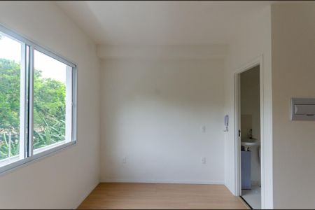 Quarto de kitnet/studio para alugar com 2 quartos, 18m² em Jardim Jaragua (sao Domingos), São Paulo