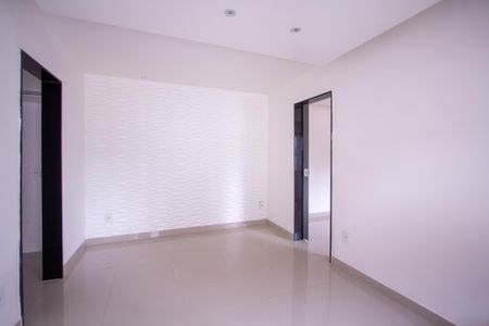 Sala de casa para alugar com 1 quarto, 125m² em Paraíso, São Gonçalo