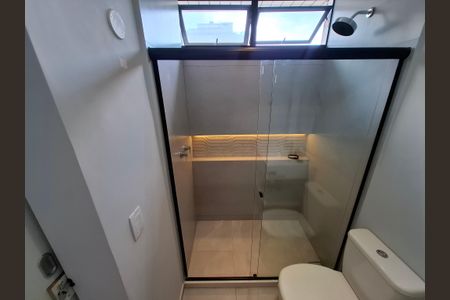 Banheiro de kitnet/studio para alugar com 1 quarto, 40m² em Botafogo, Rio de Janeiro