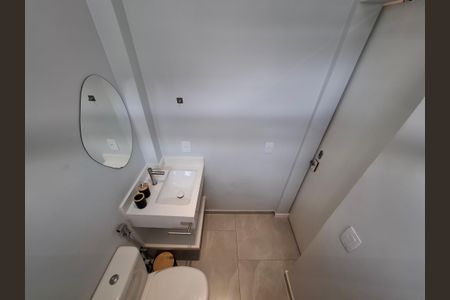 Banheiro de kitnet/studio para alugar com 1 quarto, 40m² em Botafogo, Rio de Janeiro