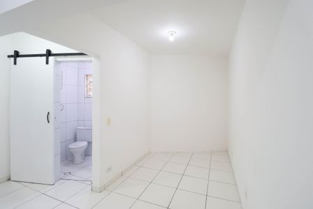 Casa para alugar com 1 quarto, 58m² em Vila Nova Galvão, São Paulo