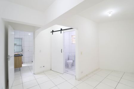 Casa para alugar com 1 quarto, 58m² em Vila Nova Galvão, São Paulo