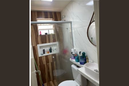 Banheiro de apartamento à venda com 2 quartos, 60m² em Bernardo Monteiro, Contagem