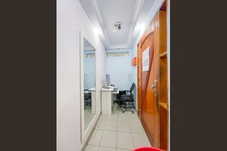 Sala de casa à venda com 6 quartos, 220m² em Metalúrgicos, Osasco