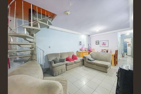 Sala de casa à venda com 6 quartos, 220m² em Metalúrgicos, Osasco